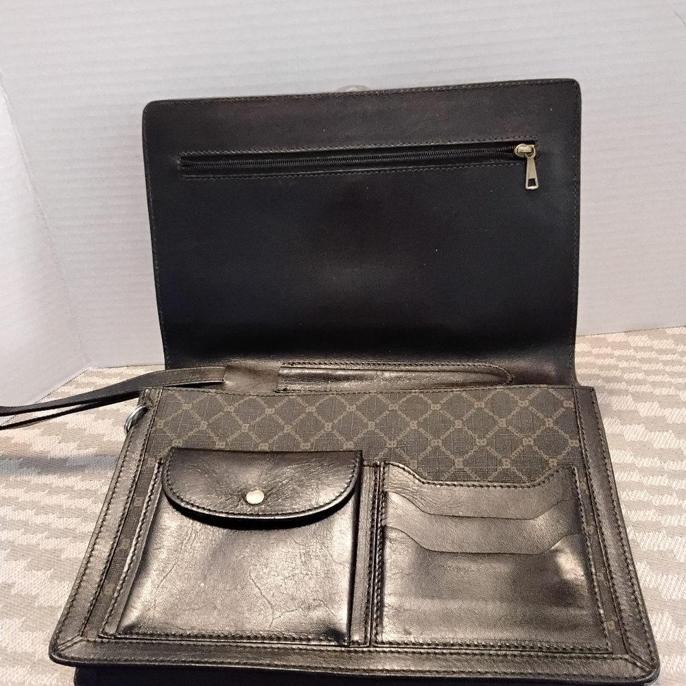 BALLY Rare Vintage Leather Clutch With Self Storing Wristlet - Picture 4 of 10